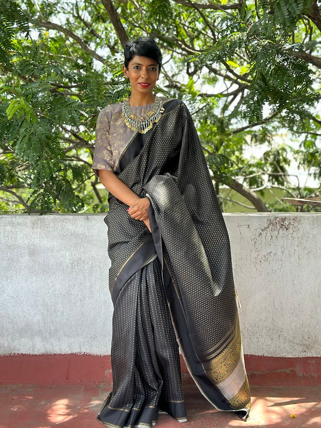 Meera Black gold kanchipuram silk saree 5