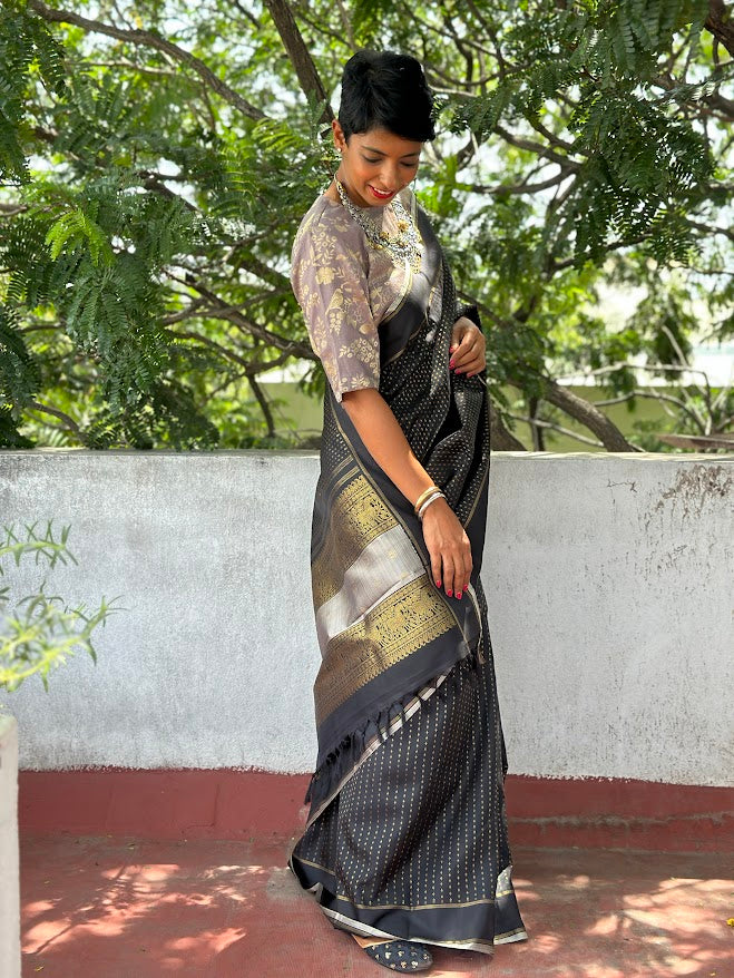 Meera Black gold kanchipuram silk saree 7